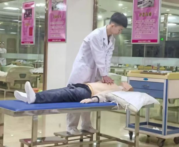 石家庄天使护士学校成功举办“技能大比武 天使展风采”护理技能大赛